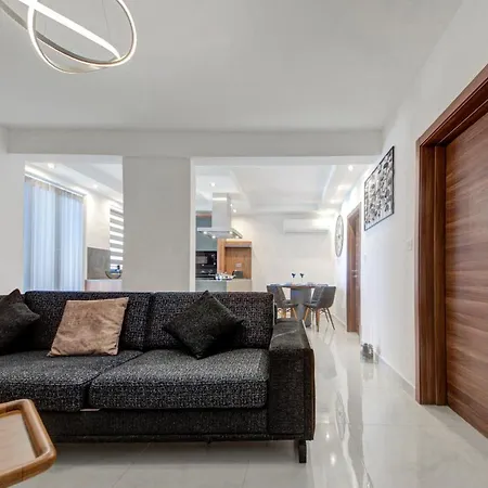 شقة Central Apartments خليج سانت بول