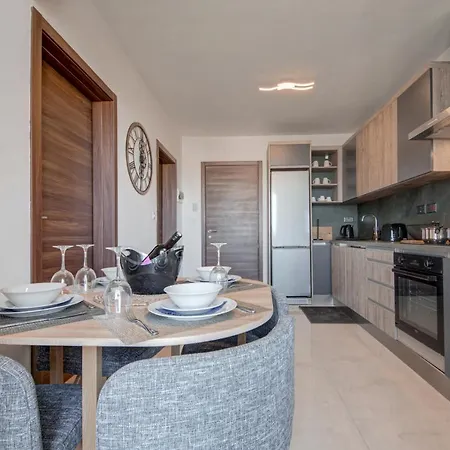 Central Apartments Daire St. Paul's Bay