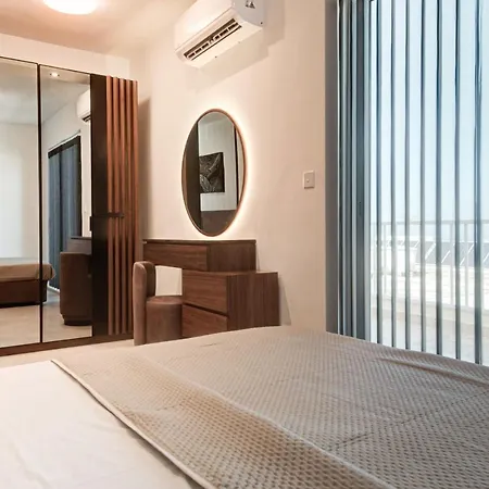 Central Apartments * خليج سانت بول