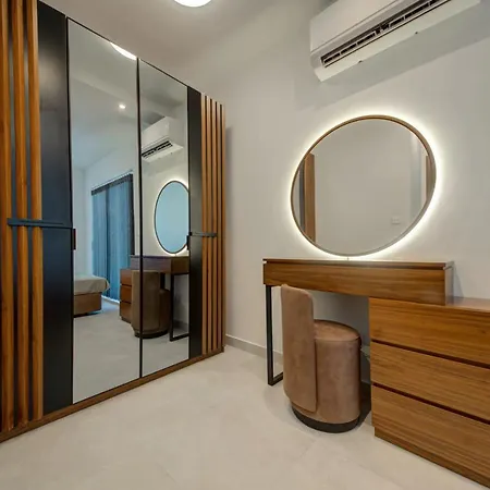 Central Apartments Daire St. Paul's Bay